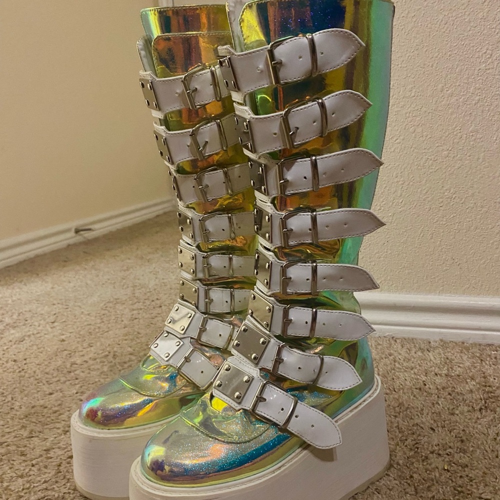 Demonia Damned 318’s! In great gently worn condition ! Holographic Beauts 💎